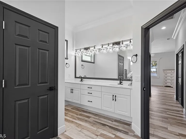 2202 Grove Dr — Photo 26