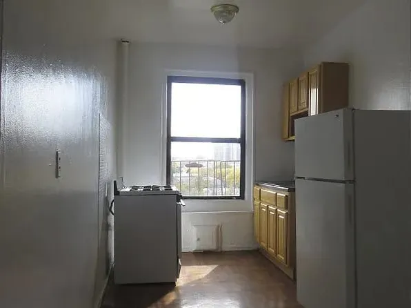 2010 Powell Avenue image 3 of 4