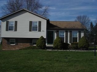 5919 Ambau Rd, Spring Grove, PA 17362