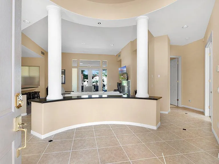 8 Macbeth Ct — Photo 10
