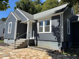 721 Broad St, Mount Hope, WV 25880