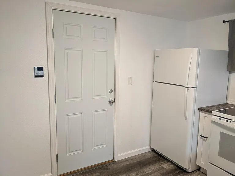 unit 2 full size fridge, oven, all new appliances