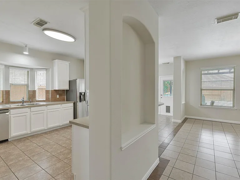 15707 Sandisfield Ln — Photo 7