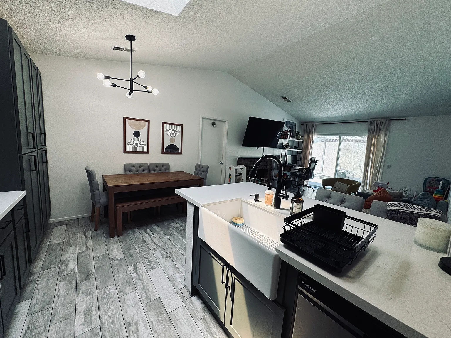 3 bed, 1039 sqft, $2,900 — Photo 4
