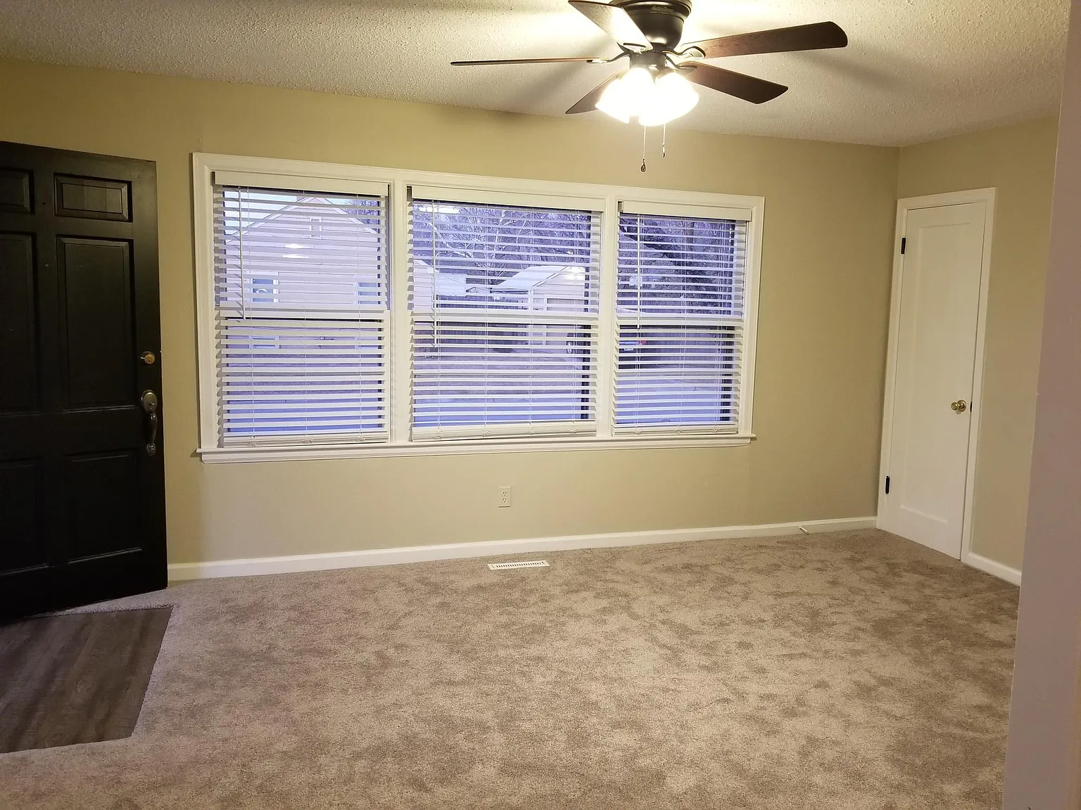 856 N Pinecrest St — Photo 3