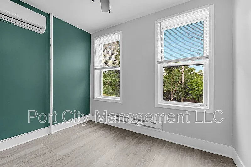 3 bed, 1.5 bath, $2,000 — Photo 4