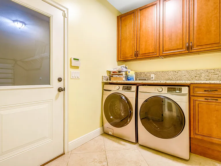 651 Powell Dr NE — Photo 52