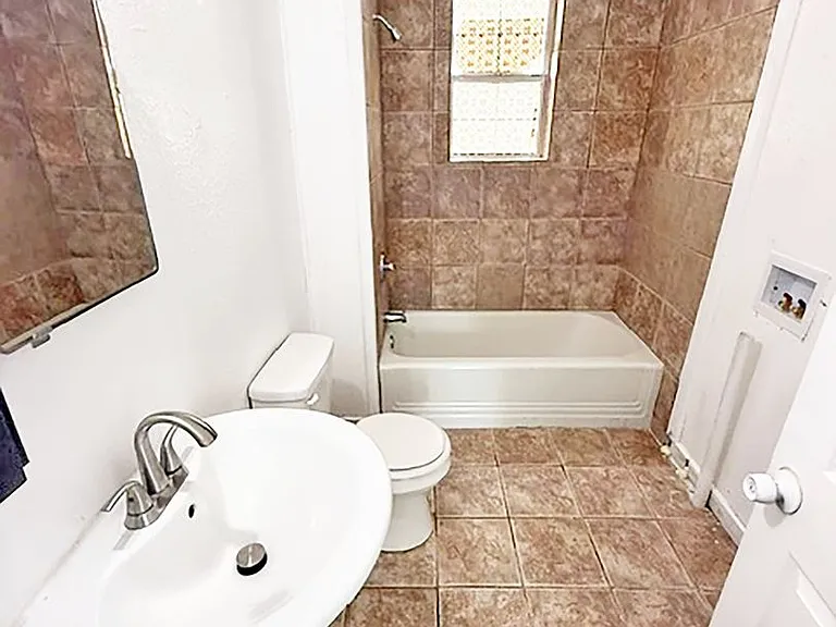 108 W Walnut St — Photo 9