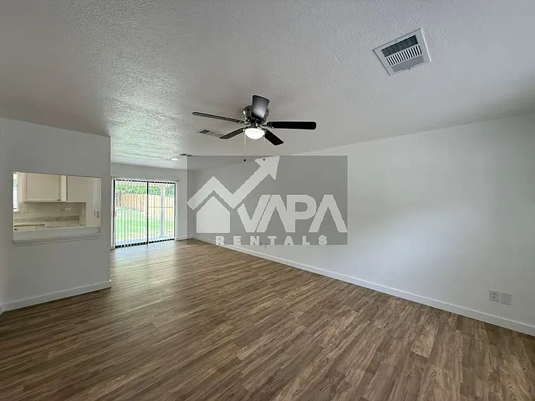 6811 Evercrest Ln — Photo 8