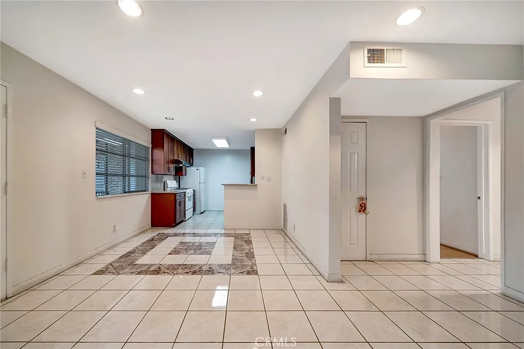 2 bed, 1224 sqft, $2,650 — Photo 3