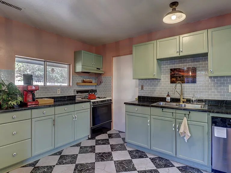 2807 Willow Creek Rd — Photo 4