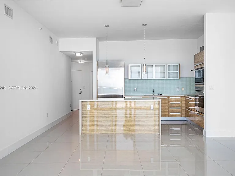 2020 N Bayshore Dr #3904 — Photo 9