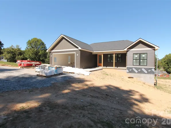86 Whiskey River Run, Hendersonville, NC 28792