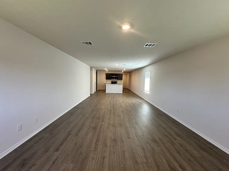 1153 Northfield Dr — Photo 2