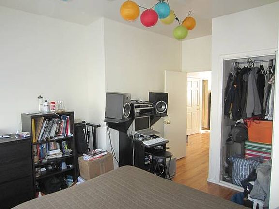 3rd image of 534 Lafayette Ave APT 2