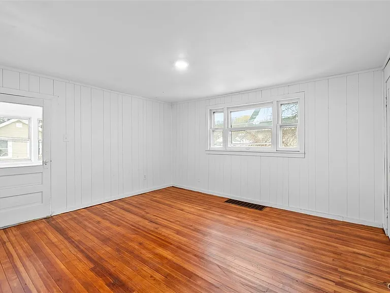 104 Kincaid Ave — Photo 16