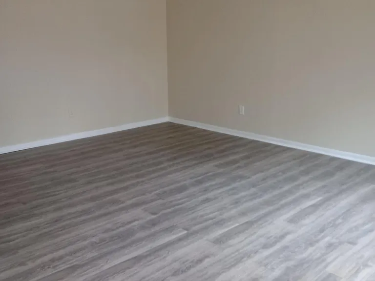 Pinebrooke Apartments — Photo 3