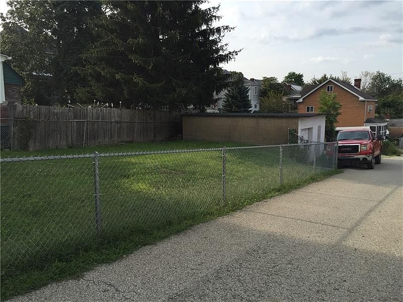 2nd image of 407 Simms St