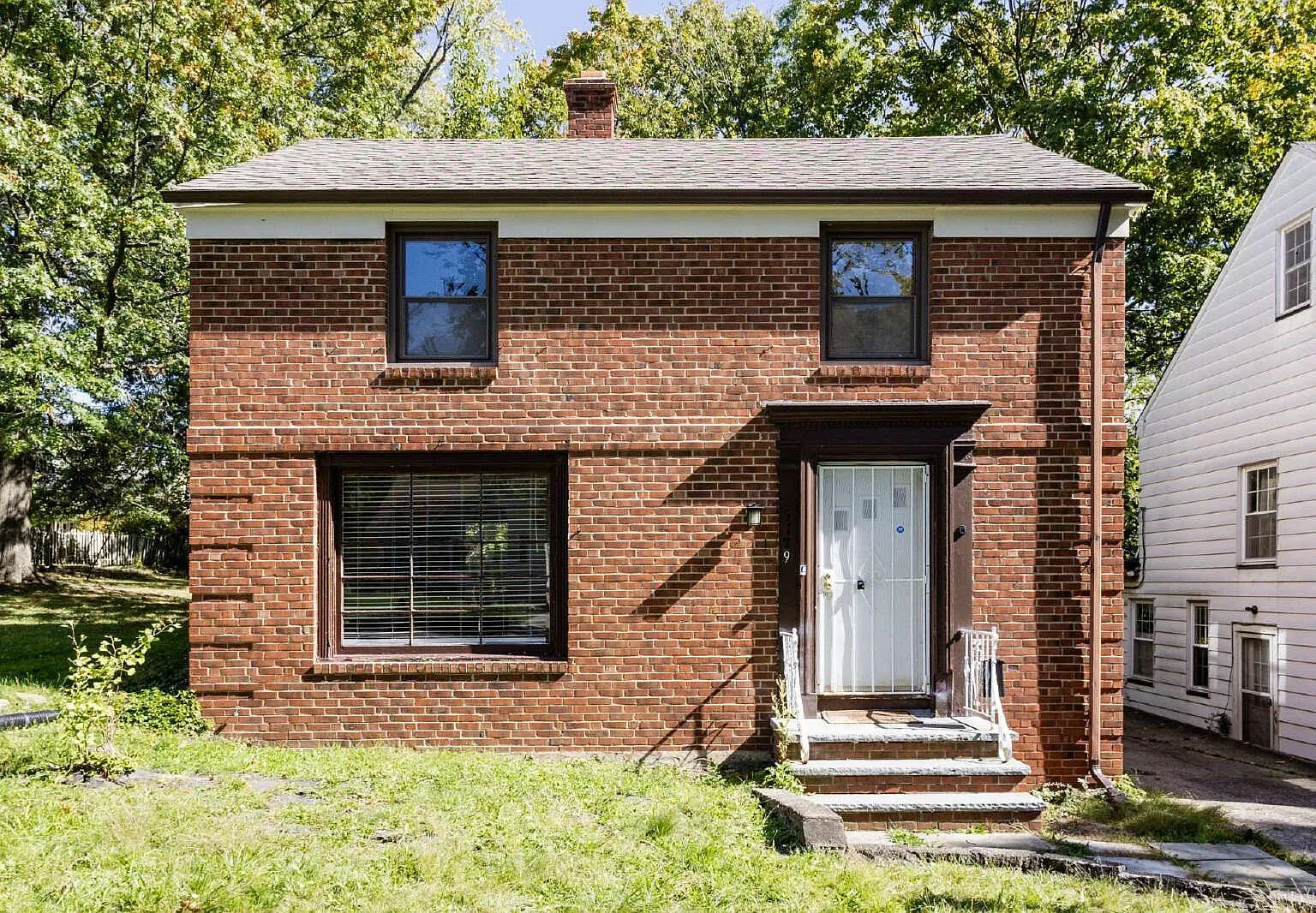 3 bed, 1.0 bath, 1430 sqft, $1,300 — Photo 1