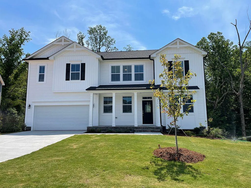 4 bed, 2.5 bath, 2788 sqft, $2,700 — Photo 1