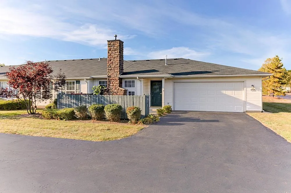 2427 Crystal Springs Dr photo 1