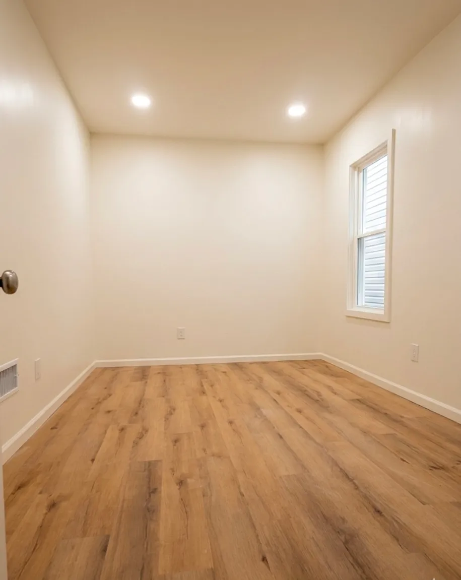 3 bed, 1000 sqft, $2,800 — Photo 3