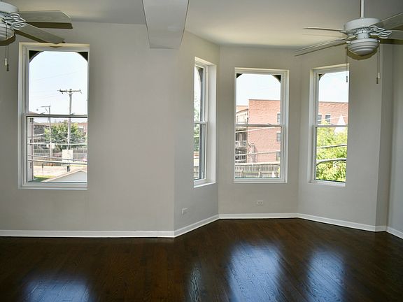 3rd image of 867 E Pershing Rd APT 2