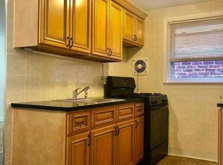 19812 32nd Ave, Flushing, NY 11358