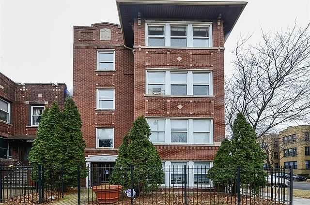 1st image of 3555 N Oakley Ave #3
