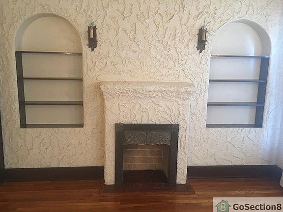3rd image of 2401 N Piedras St