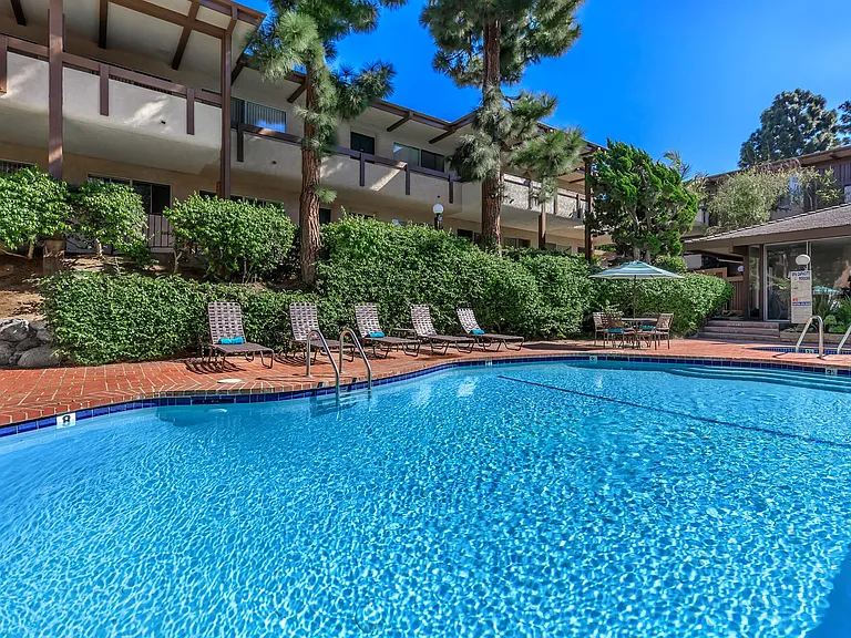 Emerald Victoria Apartments — Photo 9