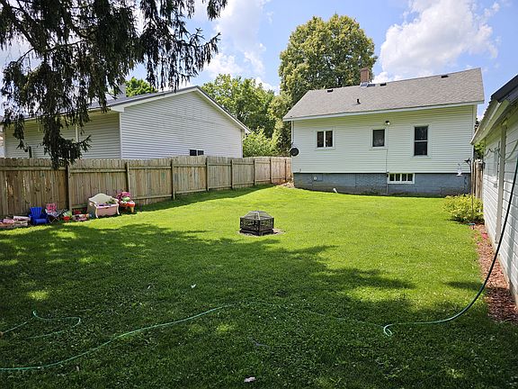 5th image of 402 S Stewart Ave