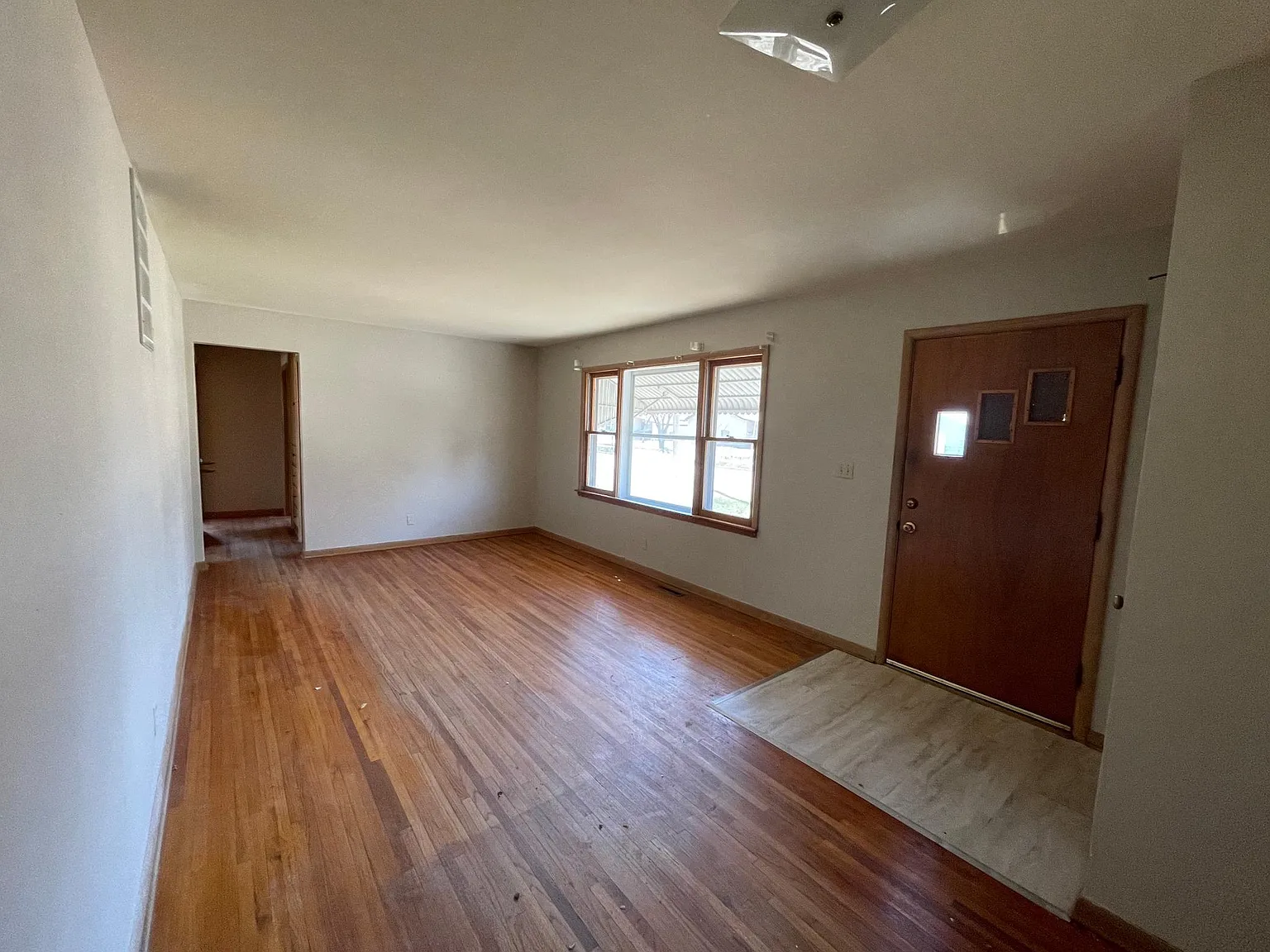 3 bed, 960 sqft, $925 — Photo 2