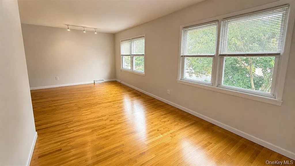 3 bed, 3267 sqft, $3,300 — Photo 4