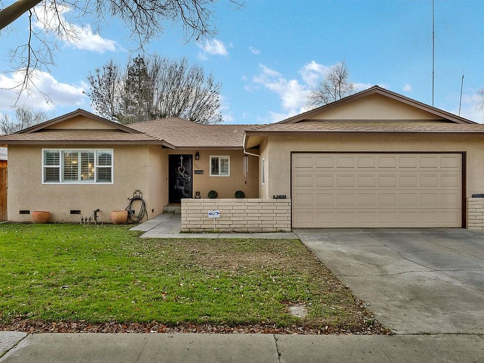 Welcome to this CLEAN and LOVELY 1story home located in a CULDESAC!