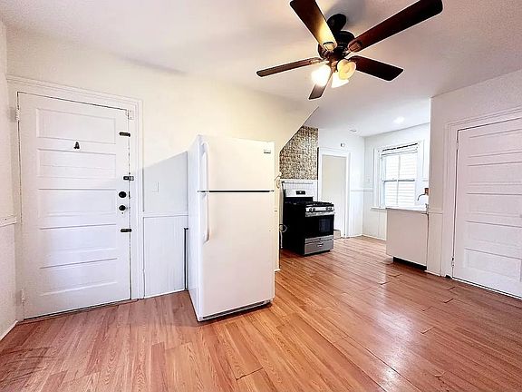 3rd image of 371 Nichols St #1