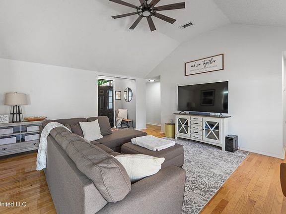 4th image of 16233 Saddle Dr