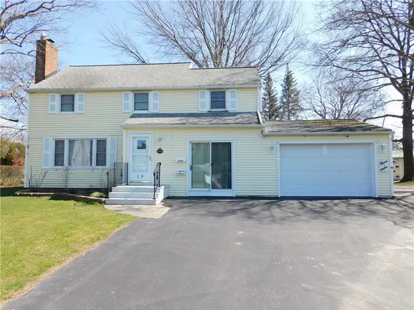 19 Moxon Dr, Rochester, NY 14612