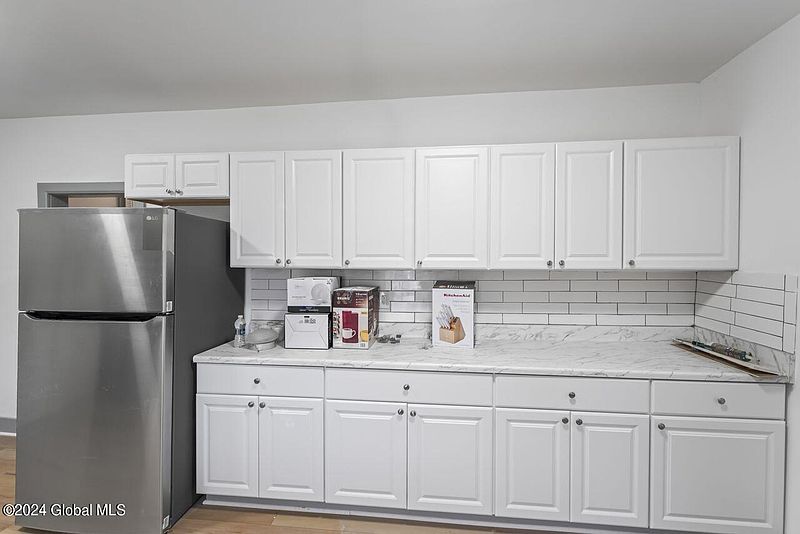 4th image of 33 Partition Street