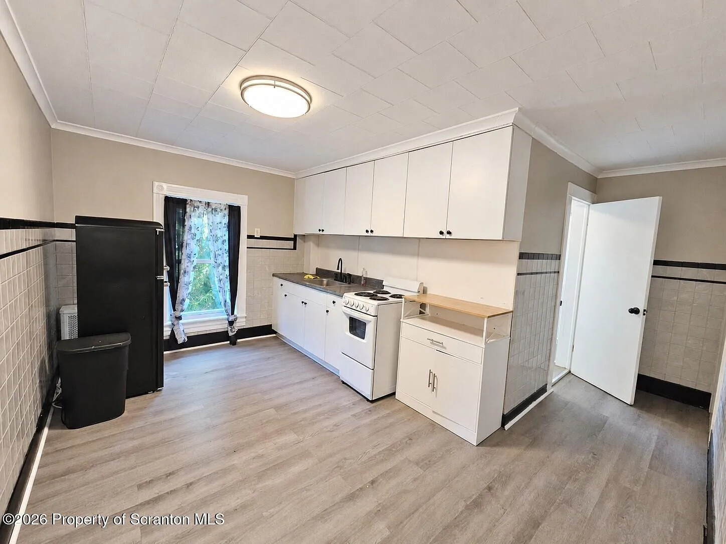 2 bed, 1.0 bath, 900 sqft, $1,350 — Photo 4