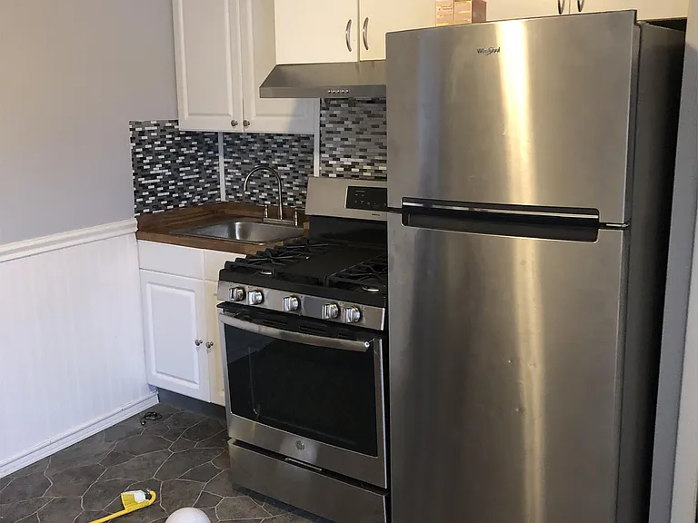 29 Hudson Ave #2 — Photo 2