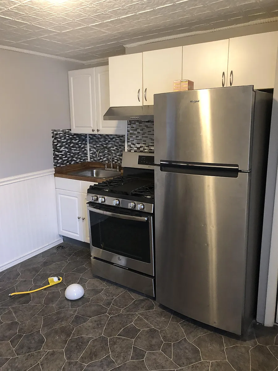 Building Photo - 29 Hudson Ave #2