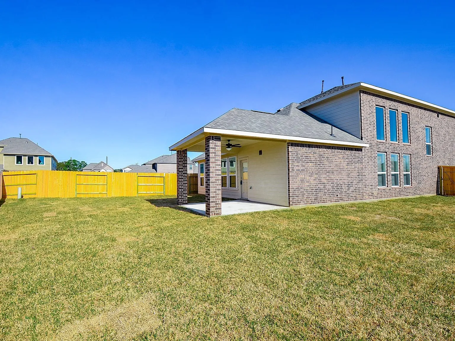 4 bed, 2.5 bath, 2541 sqft, $2,675 — Photo 3