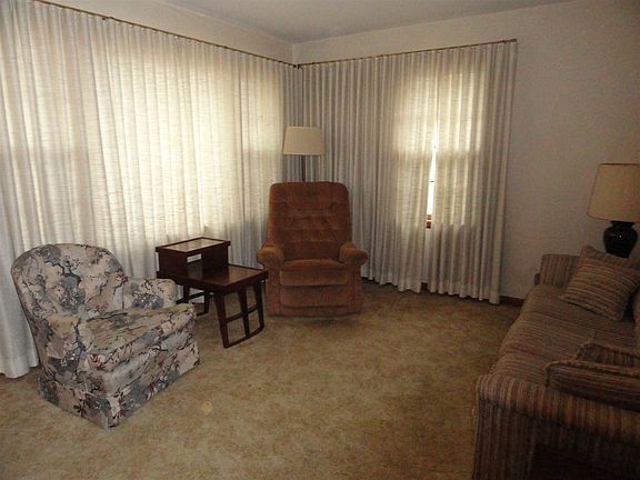 4th image of 1507 N Villa Dr