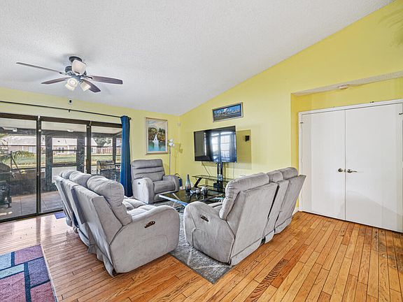 3rd image of 5917 Strawberry Lakes Circle