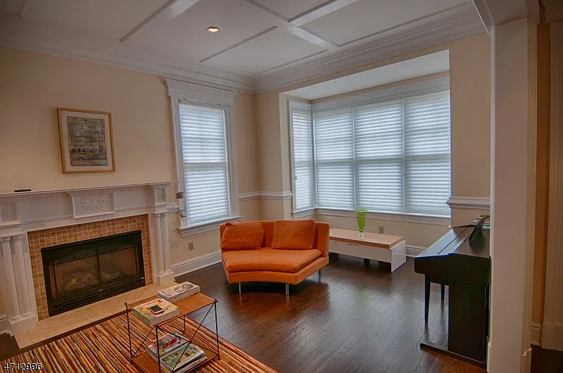 4 bed, 4.5 bath, 4122 sqft, $8,800 — Photo 4