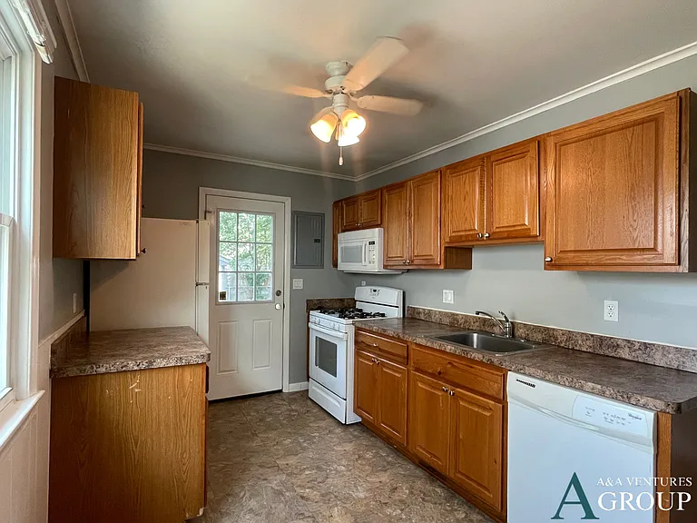 8085 Stephens Rd — Photo 6
