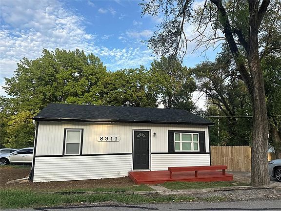 3rd image of 8311 Tracy Ave