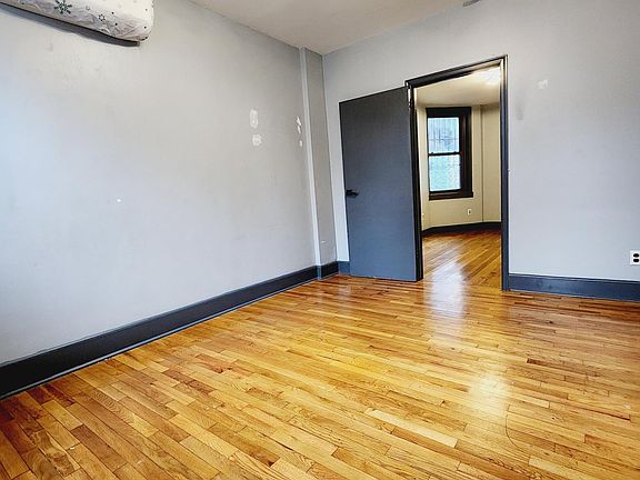 4th image of 70 Clifton Pl APT 1