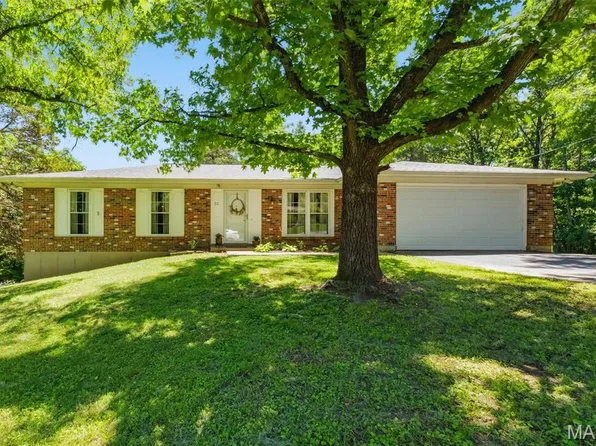 32 Country Ln, Festus, MO 63028